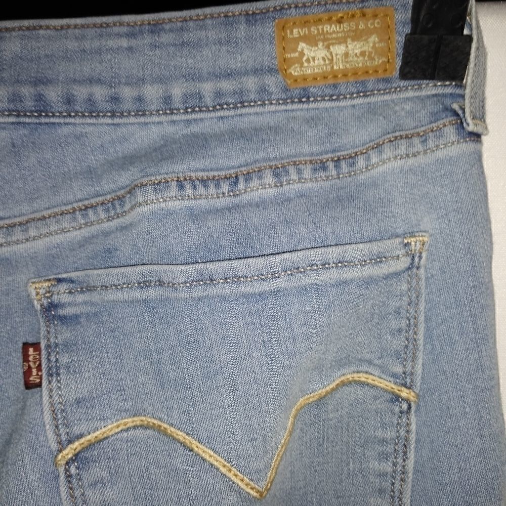 Levis    - Picture 4 of 4